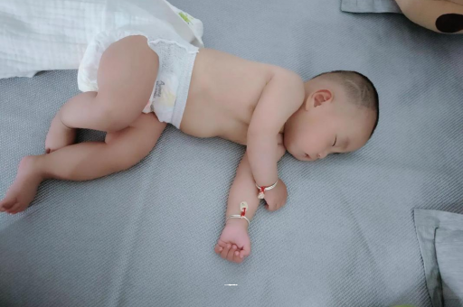 梅河口几个月宝宝会抬头